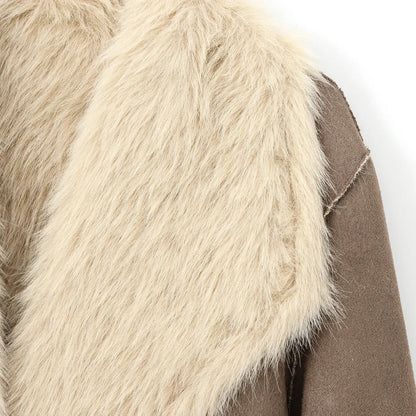 Coat – Fashion style with a fold-down collar 